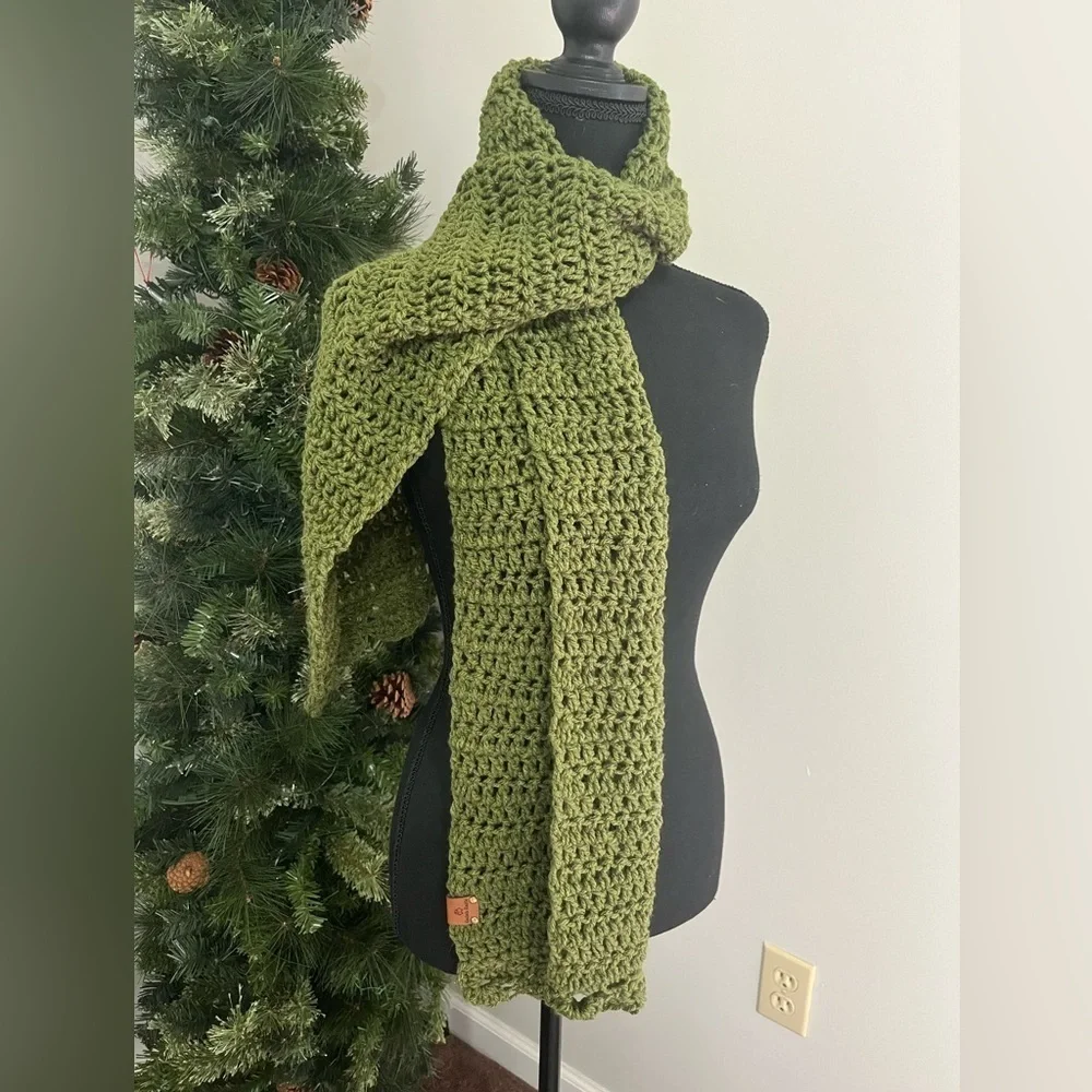 NWT Hunter Green Scarf, Extra Wide, Extra Long.